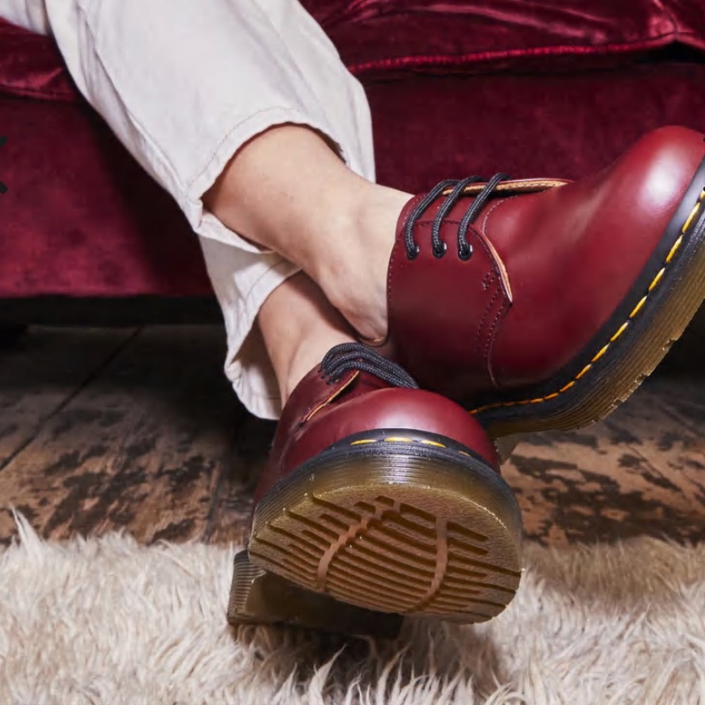 Docs Originals. Cherry Red Oxfords. 🍒